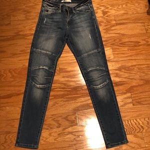 Skinny Jeans by Kan Can